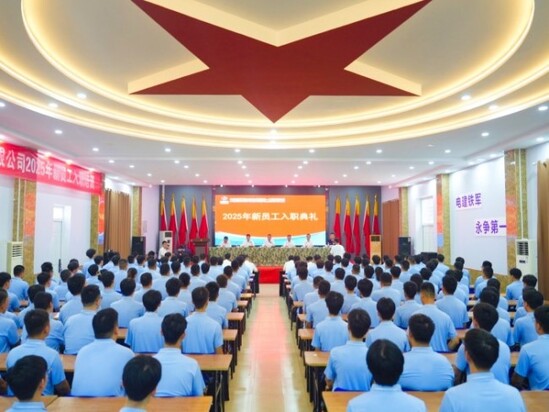 张洪梅出席典礼.jpg