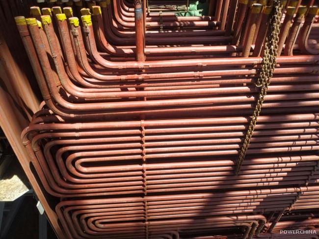 华能董家口项目2号锅炉低温再热器吊装完成